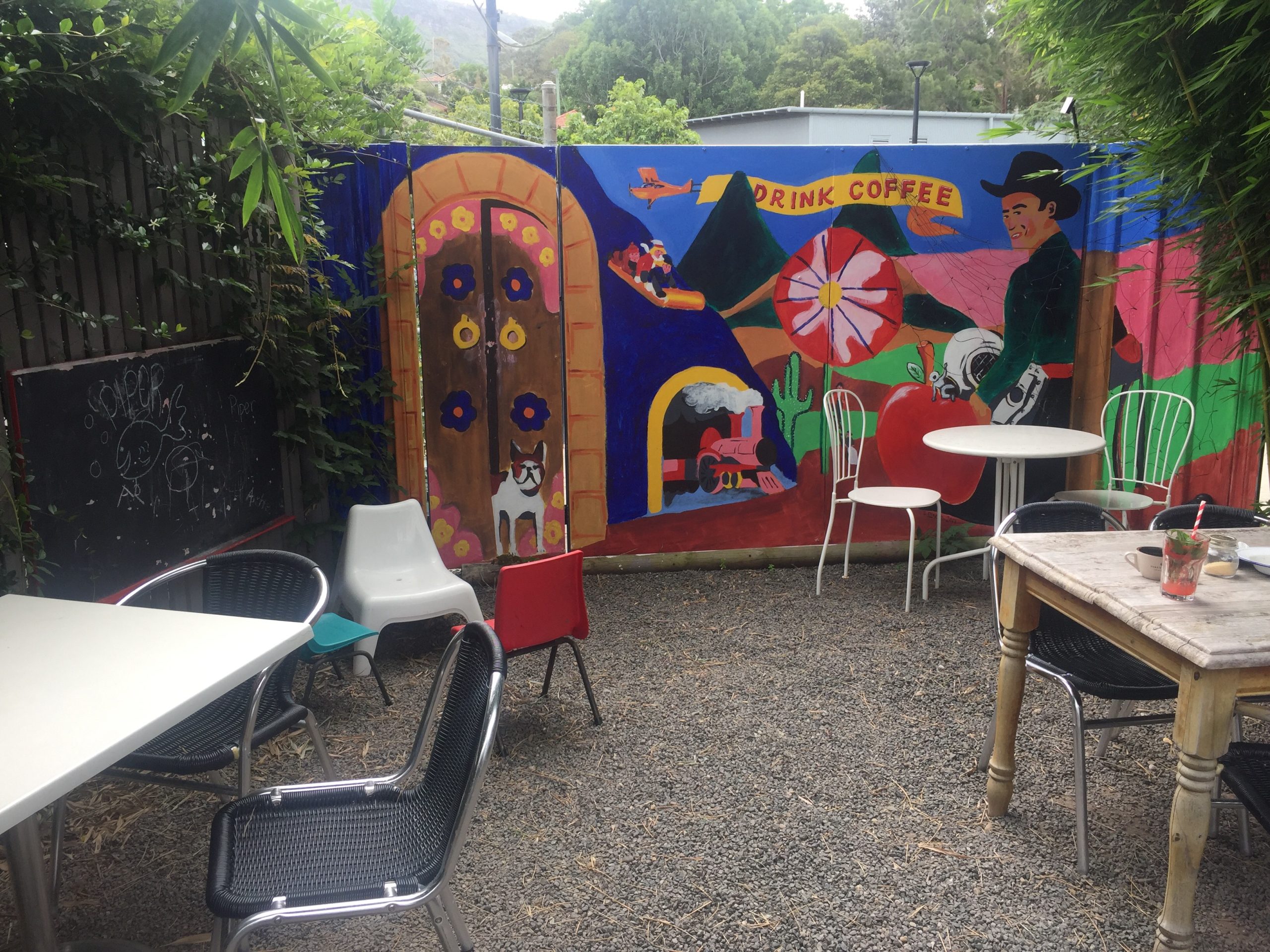 Outdoor_entertainment_area_for_kids_at_two_mountains_merchants